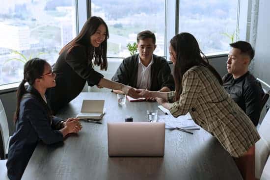How Executives Stay in the Driver’s Seat